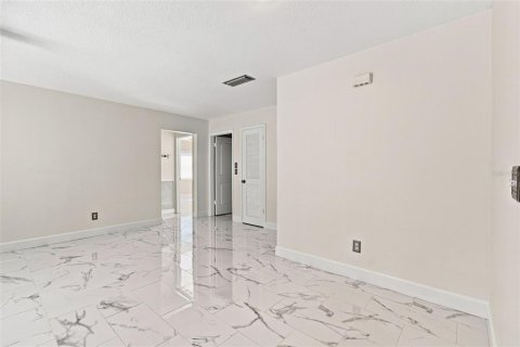 Купить виллу или дом в Тампа, Флорида 12 комнат, 167.97м2, № 2302698 - фото 21