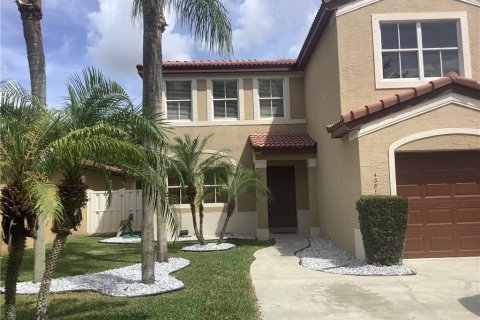 Villa ou maison à louer à Deerfield Beach, Floride: 4 chambres, 168.34 m2 № 1070283 - photo 1