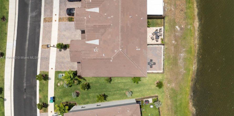 Townhouse in Miami, Florida 3 bedrooms, 169.73 sq.m. № 1695716