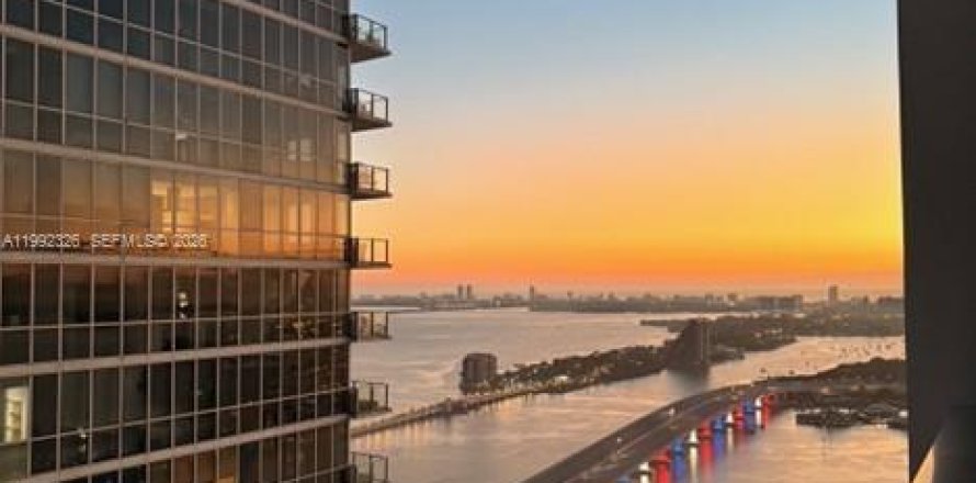 Condo in Miami, Florida, 1 bedroom  № 2062833