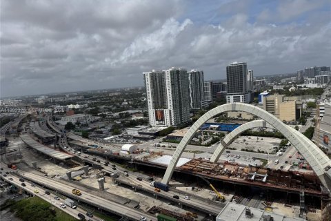Condo in Miami, Florida, 1 bedroom  № 2062833 - photo 5