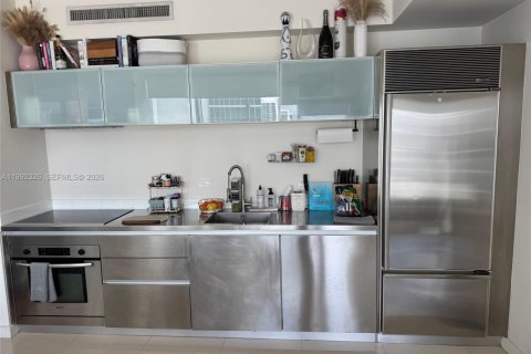 Condo in Miami, Florida, 1 bedroom  № 2062833 - photo 4