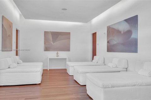 Condo in Miami, Florida, 1 bedroom  № 2062833 - photo 11