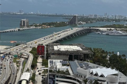 Condo in Miami, Florida, 1 bedroom  № 2062833 - photo 6