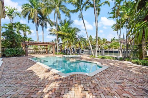Casa en venta en Fort Lauderdale, Florida, 4 dormitorios, 393.91 m2 № 2243796 - foto 28