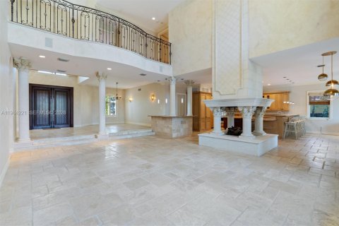 Casa en venta en Fort Lauderdale, Florida, 4 dormitorios, 393.91 m2 № 2243796 - foto 10