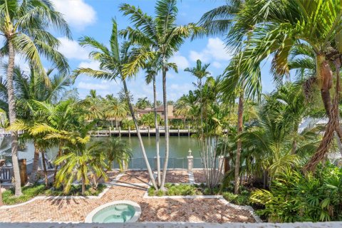 Casa en venta en Fort Lauderdale, Florida, 4 dormitorios, 393.91 m2 № 2243796 - foto 4