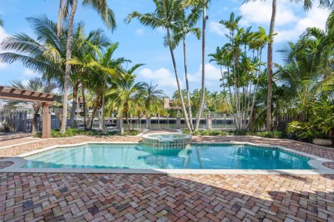 Casa en venta en Fort Lauderdale, Florida, 4 dormitorios, 393.91 m2 № 2243796 - foto 30
