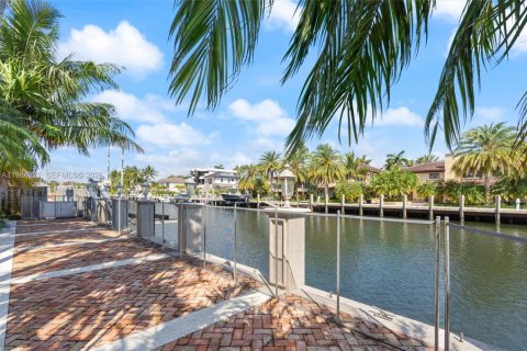 Casa en venta en Fort Lauderdale, Florida, 4 dormitorios, 393.91 m2 № 2243796 - foto 5