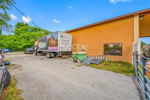 Propiedad comercial en venta en Hudson, Florida, 441.29 m2 № 1737102 - foto 11