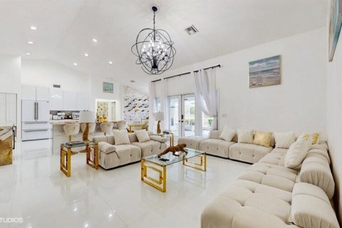 House in Wellington, Florida 5 bedrooms, 288 sq.m. № 2176988 - photo 6