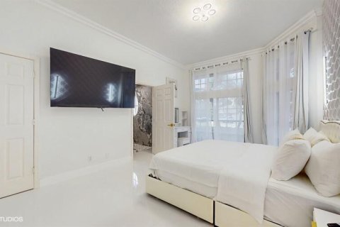 House in Wellington, Florida 5 bedrooms, 288 sq.m. № 2176988 - photo 20