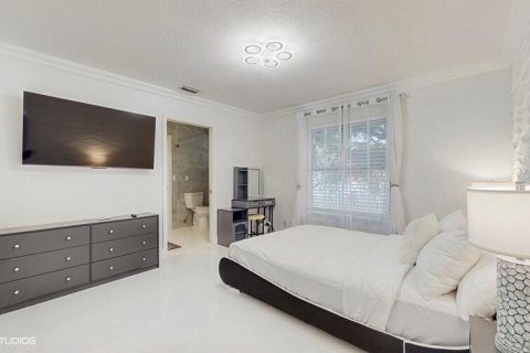 House in Wellington, Florida 5 bedrooms, 288 sq.m. № 2176988 - photo 25