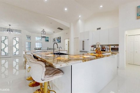 House in Wellington, Florida 5 bedrooms, 288 sq.m. № 2176988 - photo 12