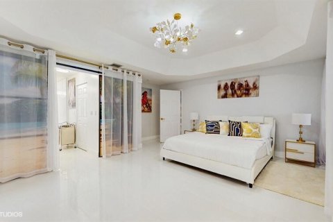 House in Wellington, Florida 5 bedrooms, 288 sq.m. № 2176988 - photo 16