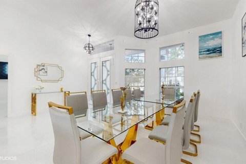 House in Wellington, Florida 5 bedrooms, 288 sq.m. № 2176988 - photo 9