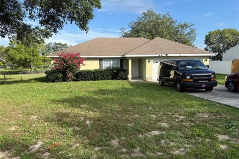 House in Ocala, Florida 3 bedrooms, 131.18 sq.m. № 1919163 - photo 1