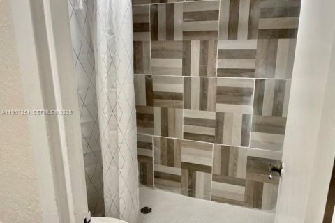 Condo in Lauderhill, Florida, 1 bedroom  № 2028433 - photo 9