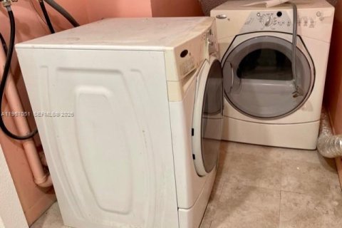 Condo in Lauderhill, Florida, 1 bedroom  № 2028433 - photo 8