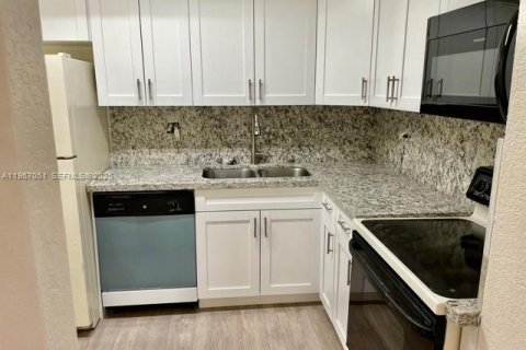 Condo in Lauderhill, Florida, 1 bedroom  № 2028433