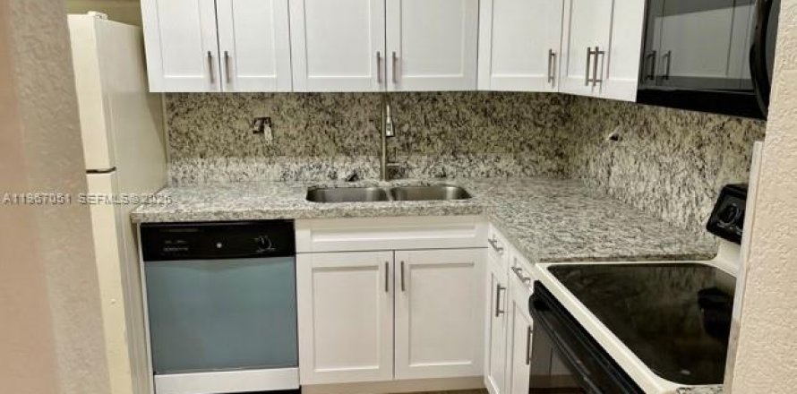 Condo in Lauderhill, Florida, 1 bedroom  № 2028433