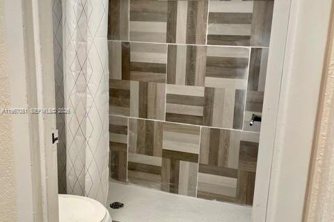 Condo in Lauderhill, Florida, 1 bedroom  № 2028433 - photo 10