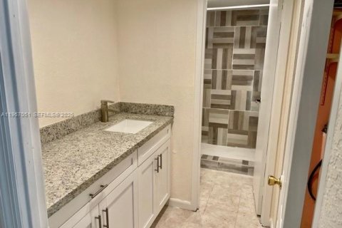 Condo in Lauderhill, Florida, 1 bedroom  № 2028433 - photo 7