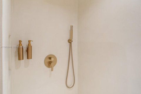 Townhouse in Miami Beach, Florida 3 bedrooms, 120.77 sq.m. № 2026286 - photo 28