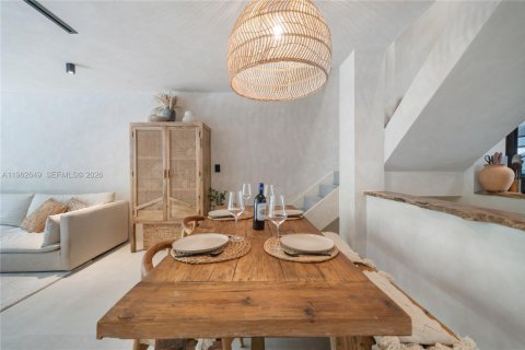 Townhouse in Miami Beach, Florida 3 bedrooms, 120.77 sq.m. № 2026286 - photo 9