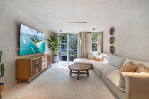 Townhouse in Miami Beach, Florida 3 bedrooms, 120.77 sq.m. № 2026286 - photo 4