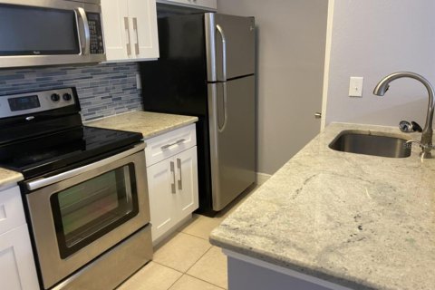 Condo in Orlando, Florida, 2 bedrooms № 2393853 - photo 3