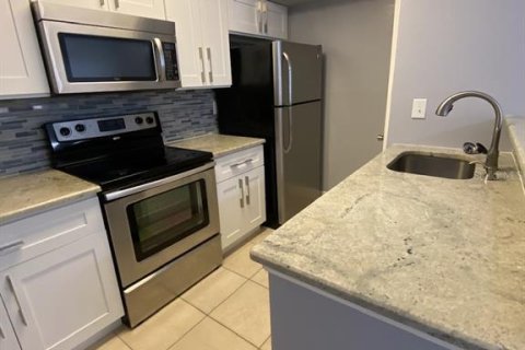 Condo in Orlando, Florida, 2 bedrooms № 2393853 - photo 2