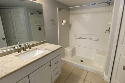 Condo in Orlando, Florida, 2 bedrooms № 2393853 - photo 11