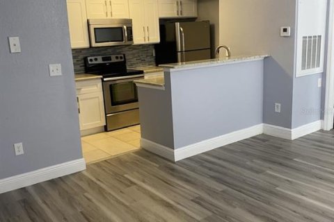 Condo in Orlando, Florida, 2 bedrooms № 2393853 - photo 6