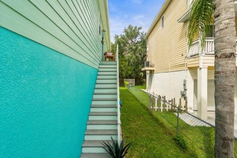 House in Hernando Beach, Florida 3 bedrooms, 156.08 sq.m. № 1903473 - photo 11