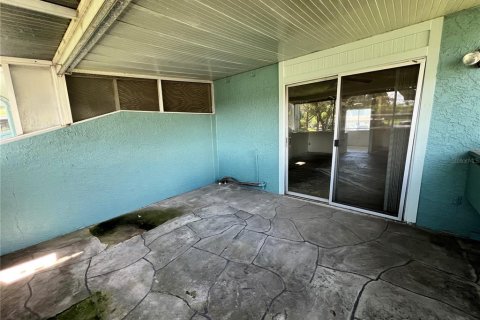 Townhouse in Saint Petersburg, Florida 2 bedrooms, 91.97 sq.m. № 1341929 - photo 9
