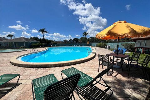 Townhouse in Saint Petersburg, Florida 2 bedrooms, 91.97 sq.m. № 1341929 - photo 20