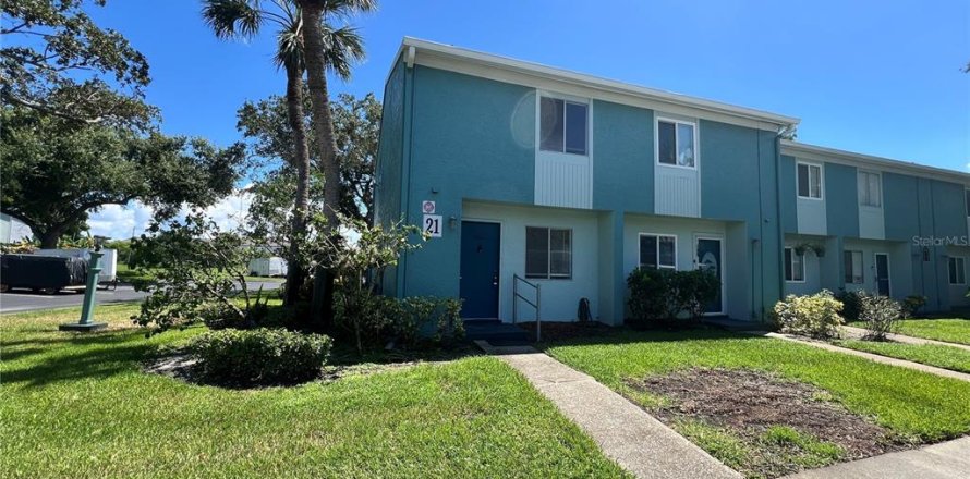 Townhouse in Saint Petersburg, Florida 2 bedrooms, 91.97 sq.m. № 1341929