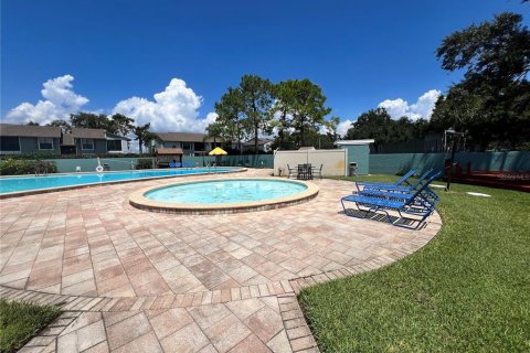 Townhouse in Saint Petersburg, Florida 2 bedrooms, 91.97 sq.m. № 1341929 - photo 21
