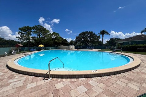Townhouse in Saint Petersburg, Florida 2 bedrooms, 91.97 sq.m. № 1341929 - photo 23