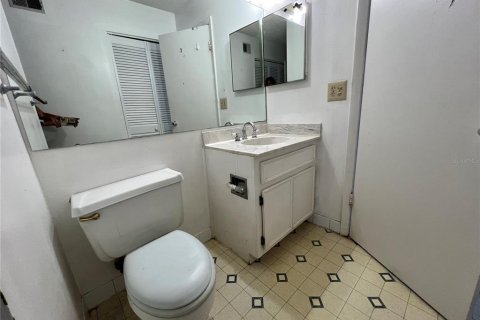 Townhouse in Saint Petersburg, Florida 2 bedrooms, 91.97 sq.m. № 1341929 - photo 15