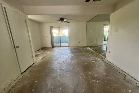 Townhouse in Saint Petersburg, Florida 2 bedrooms, 91.97 sq.m. № 1341929 - photo 6