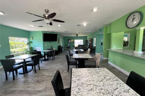 Townhouse in Saint Petersburg, Florida 2 bedrooms, 91.97 sq.m. № 1341929 - photo 28