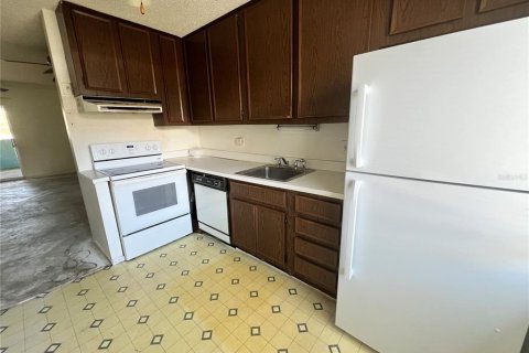 Townhouse in Saint Petersburg, Florida 2 bedrooms, 91.97 sq.m. № 1341929 - photo 5