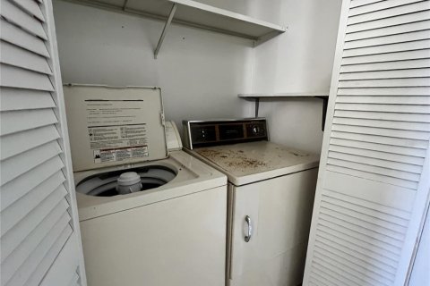 Townhouse in Saint Petersburg, Florida 2 bedrooms, 91.97 sq.m. № 1341929 - photo 16