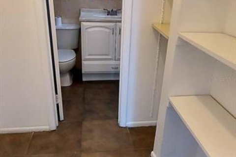 Condo in Clearwater, Florida, 3 bedrooms  № 2216047 - photo 10