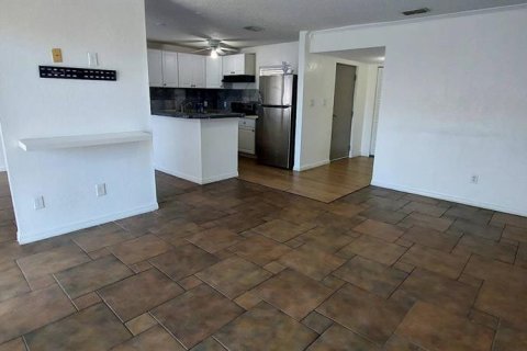 Condo in Clearwater, Florida, 3 bedrooms  № 2216047 - photo 2