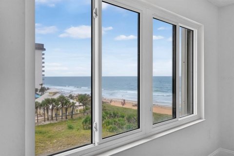 Condo in Ormond Beach, Florida, 2 bedrooms  № 2381357 - photo 16