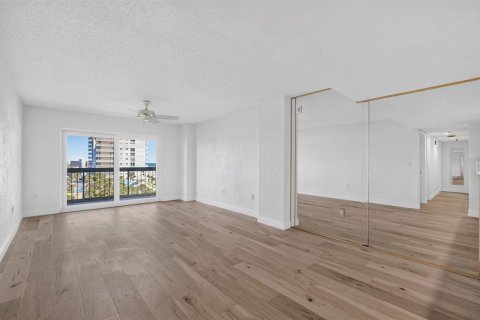 Condo in Ormond Beach, Florida, 2 bedrooms  № 2381357 - photo 4