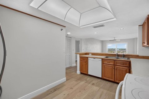 Condo in Ormond Beach, Florida, 2 bedrooms  № 2381357 - photo 12